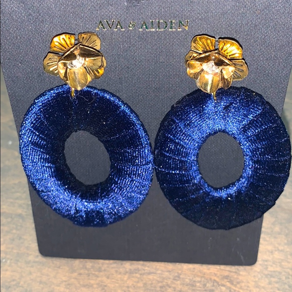 💙blue velvet wrapped chandelier💙 earrings